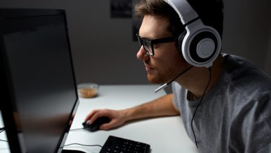 Gaming-Headset-on-Guy-With-Glasses